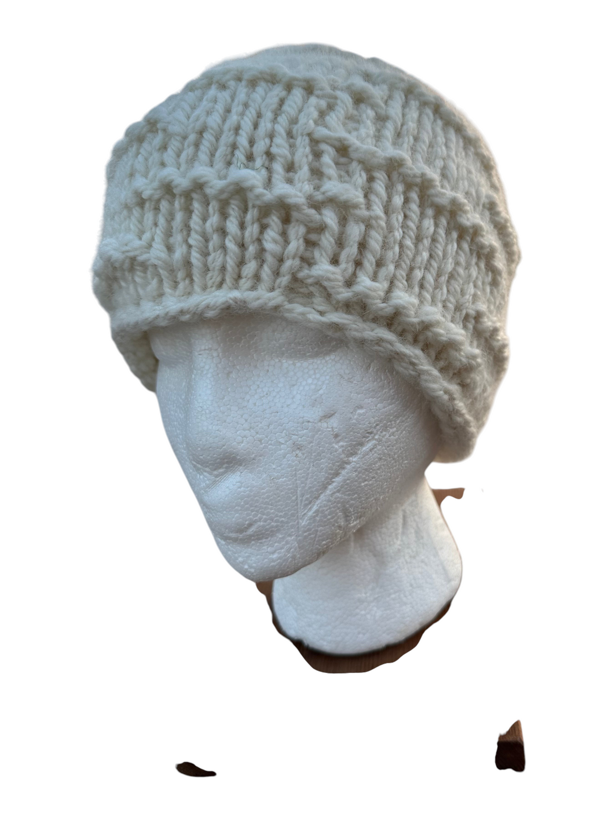 Oak Crest Alpacas and More white chunky hand knit 100% alpaca hat with broken ridge texture on a mannequin head